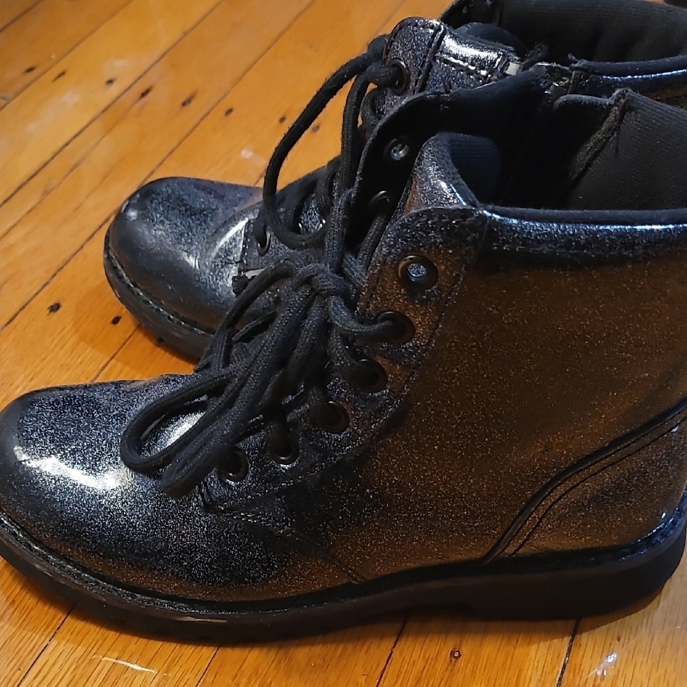 UGG Kids Shiny Black Boots - Picture 7 of 12